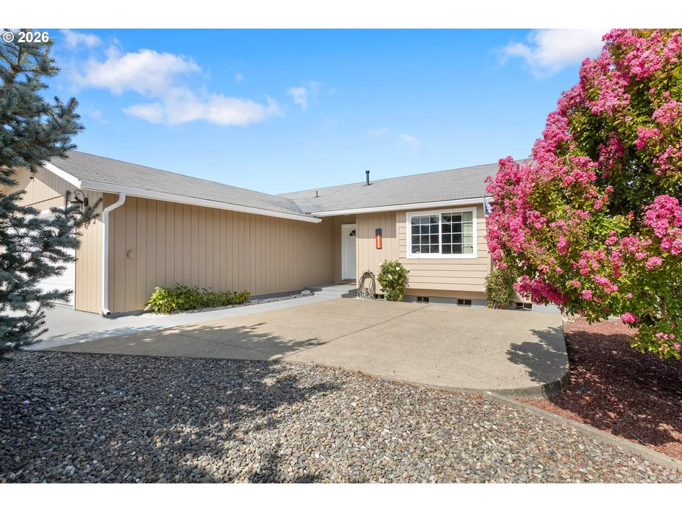 Unit for sale at 143 BRIGGS DR, MyrtleCreek, OR 97457