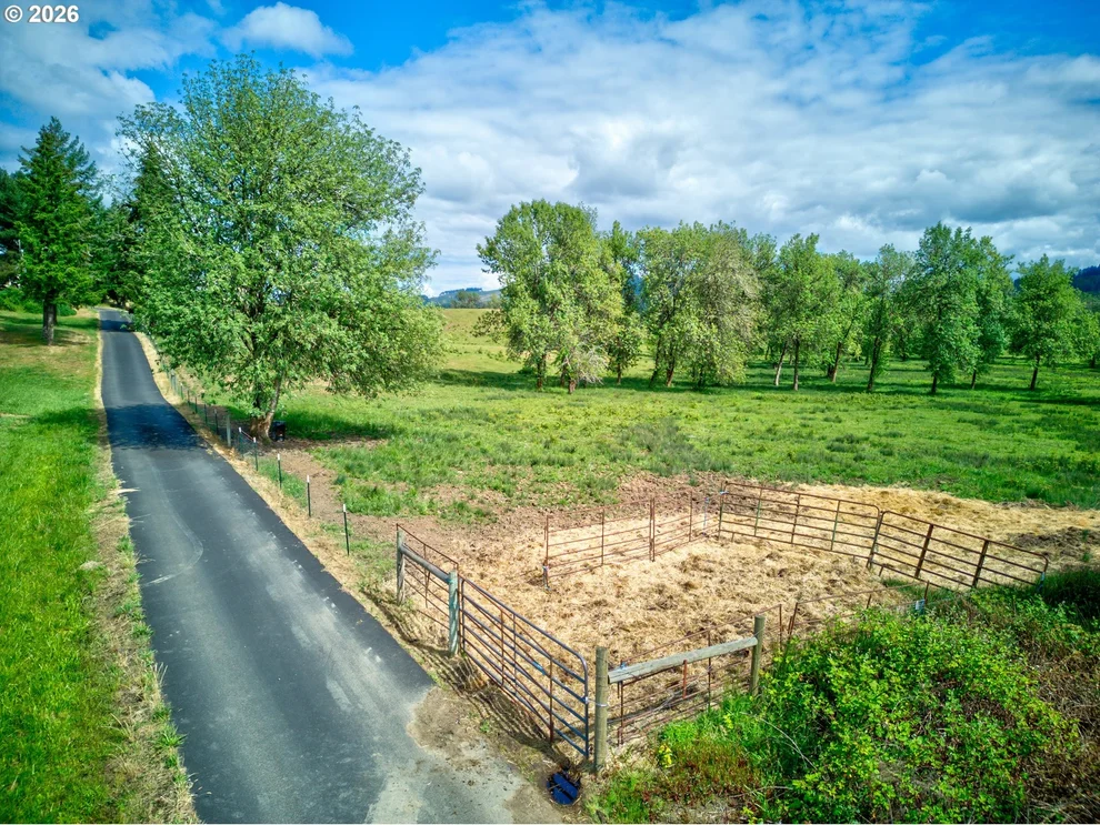 Unit for sale at 927 STATE HIGHWAY 138 W, Sutherlin, OR 97479