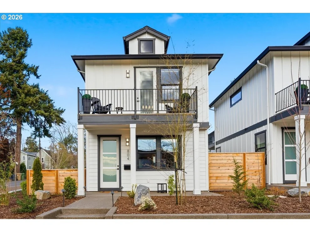 Unit for sale at 804 3rd ST, LakeOswego, OR 97034