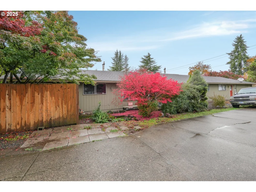 Unit for sale at 441 W GLOUCESTER ST, Gladstone, OR 97027