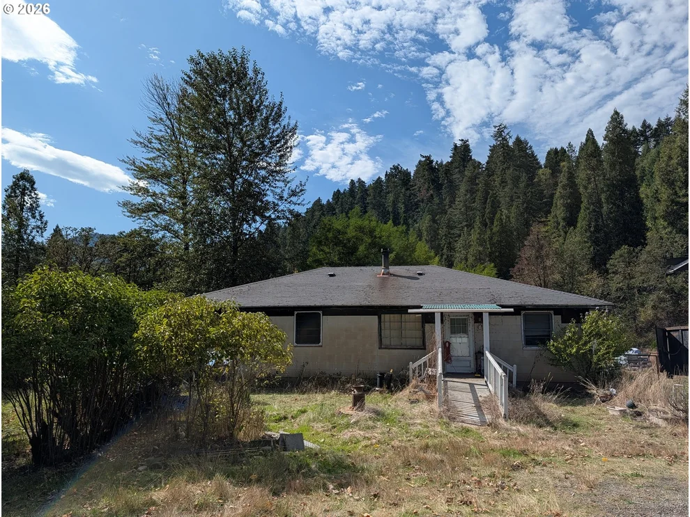 Unit for sale at 76526 W 2ND ST, Oakridge, OR 97463
