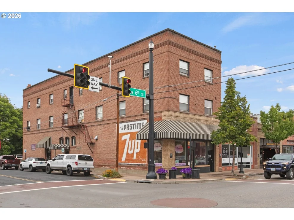 Unit for sale at 621 SW EVERGREEN AVE, Redmond, OR 97756