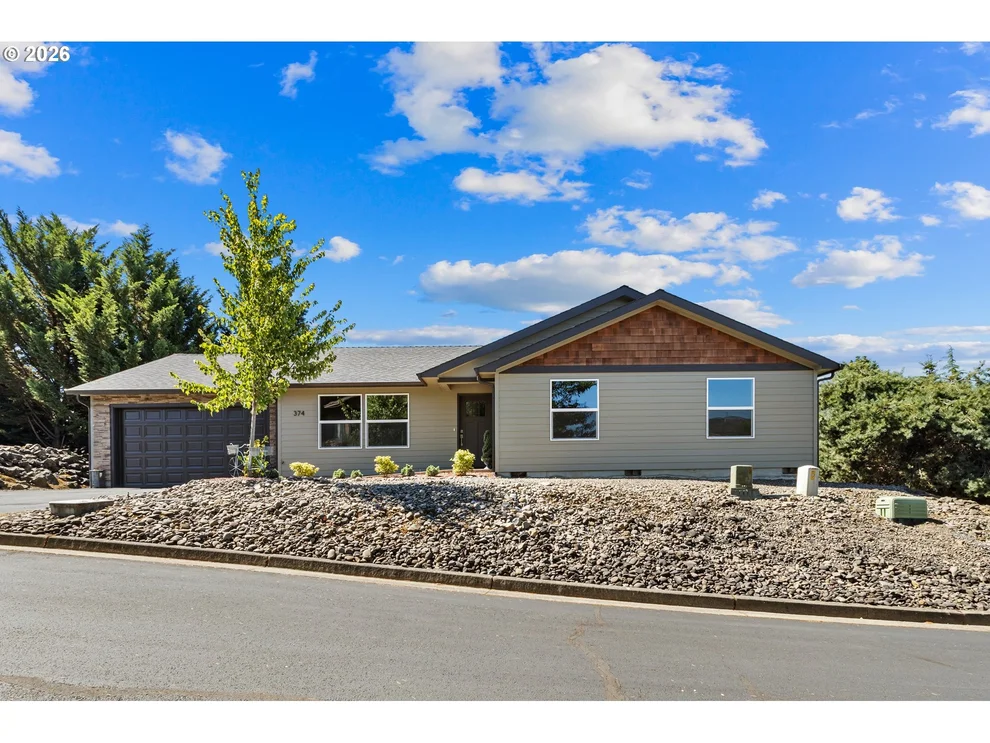 Unit for sale at 374 BENTGRASS CT, Sutherlin, OR 97479