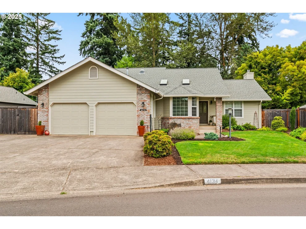 Unit for sale at 4134 HAMPSHIRE LN, Eugene, OR 97404