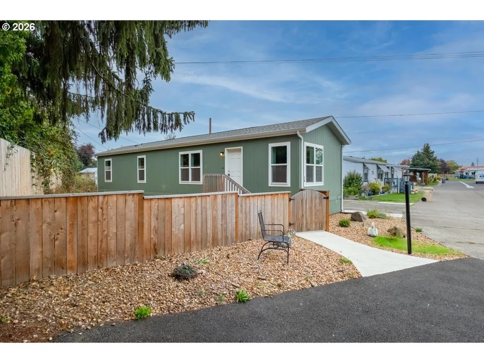 Unit for sale at 204 CASCADE DR, Lebanon, OR 97355