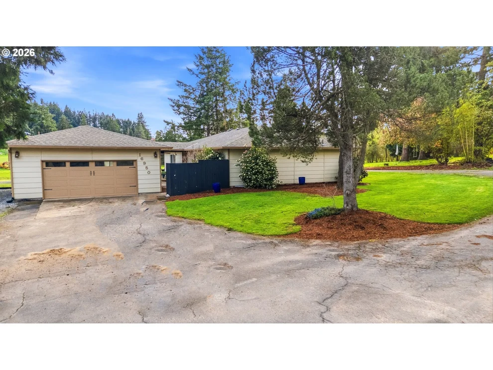 Unit for sale at 16950 S REDLAND RD, OregonCity, OR 97045