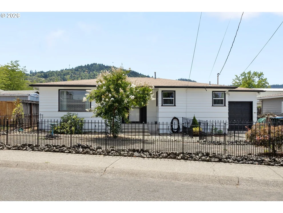 Unit for sale at 2735 W SHERWOOD AVE, Roseburg, OR 97471