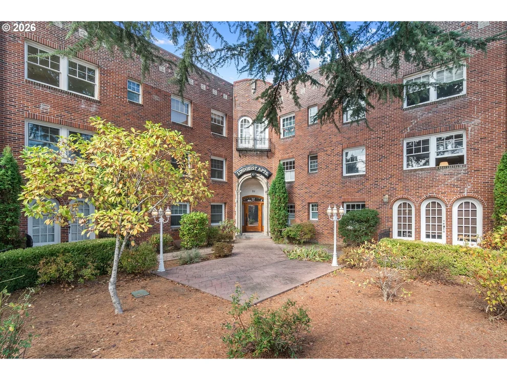 Unit for sale at 711 NE RANDALL AVE, Portland, OR 97232