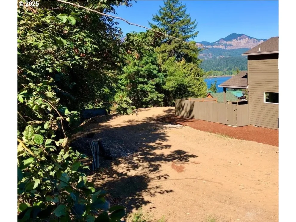 Unit for sale at 725 SW Moody AVE, CascadeLocks, OR 97014