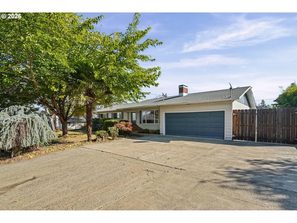 Unit for sale at 839 W LUELLEN DR, Roseburg, OR 97471