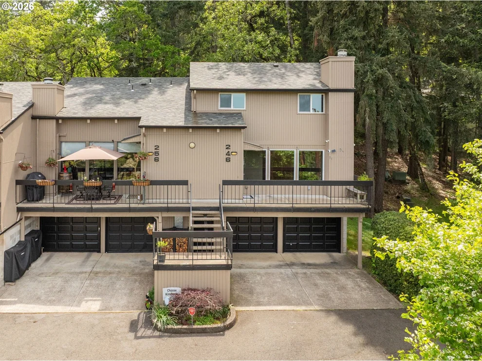 Unit for sale at 246 WOODRIDGE DR, Eugene, OR 97405