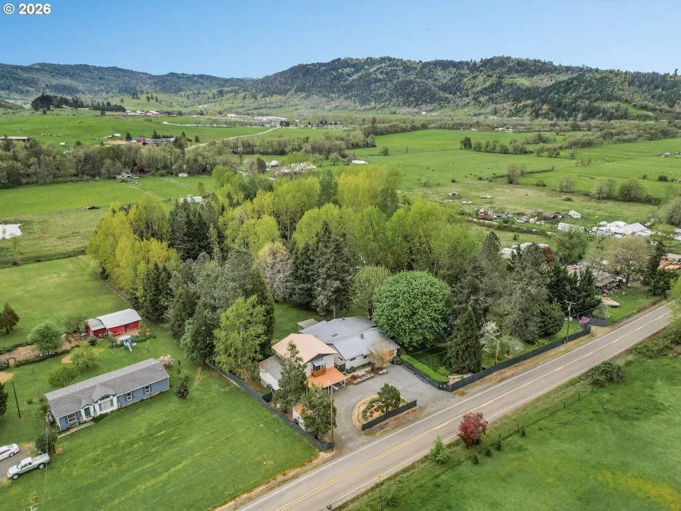 Unit for sale at 1381 OAK HILL RD, Roseburg, OR 97471