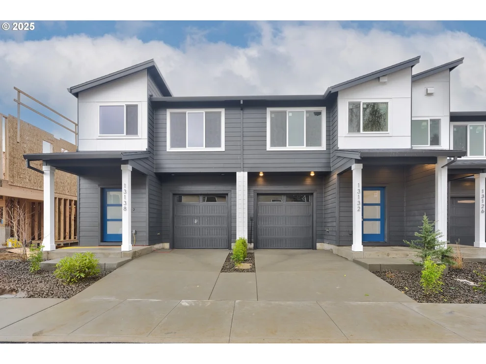 Unit for sale at 13120 SEASONS LN, OregonCity, OR 97045