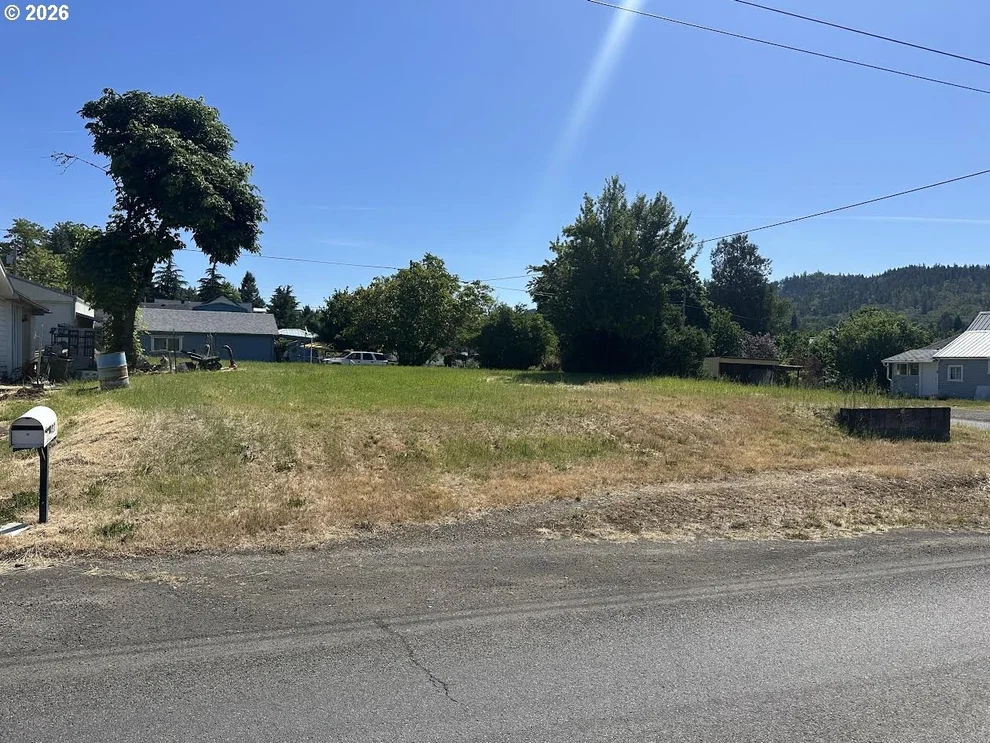 Unit for sale at 105 NE PINE ST, Oakland, OR 97462
