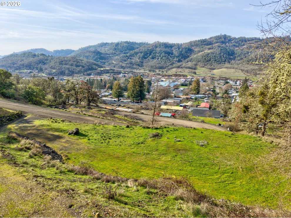 Unit for sale at 0 Ryan Heights LN, Roseburg, OR 97470