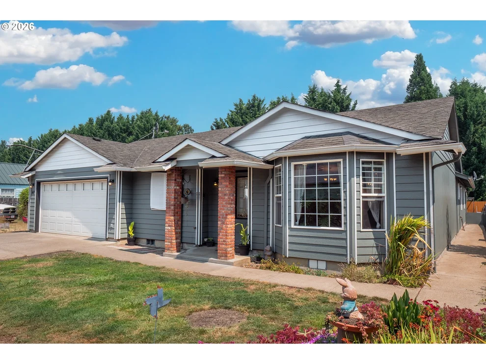 Unit for sale at 46 KAREN CT, CottageGrove, OR 97424