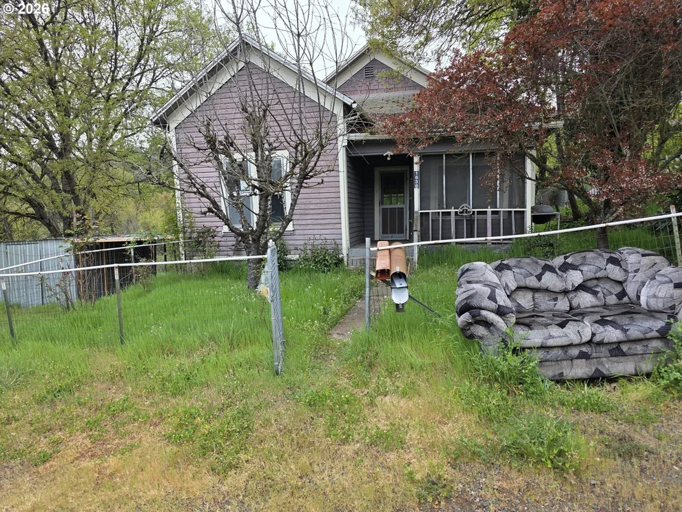 Unit for sale at 1638 SE MILL ST, Roseburg, OR 97470