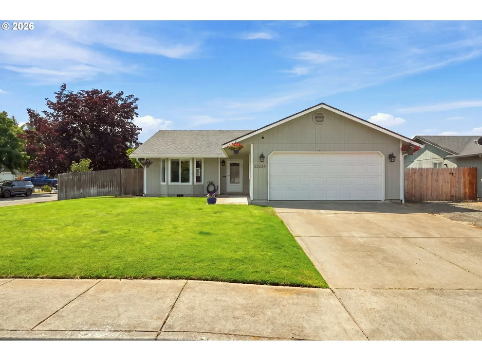 Unit for sale at 25234 TYRO AVE, Veneta, OR 97487