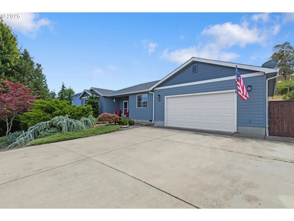 Unit for sale at 200 RAINBOW RIDGE AVE, Roseburg, OR 97471