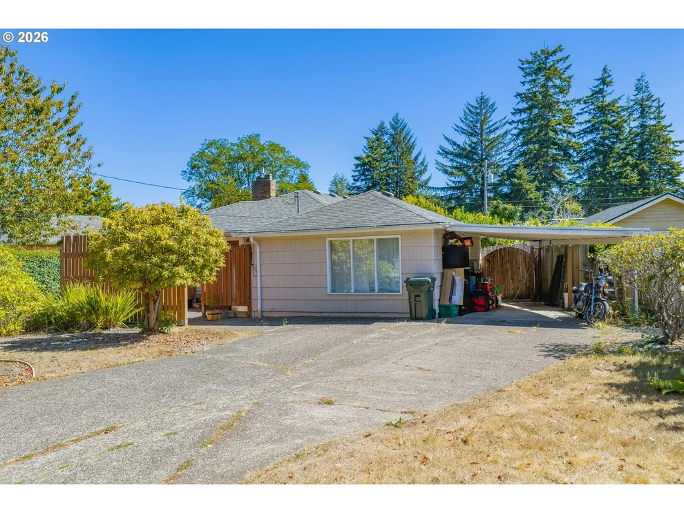 Unit for sale at 2157 MYRTLE AVE, CoosBay, OR 97420