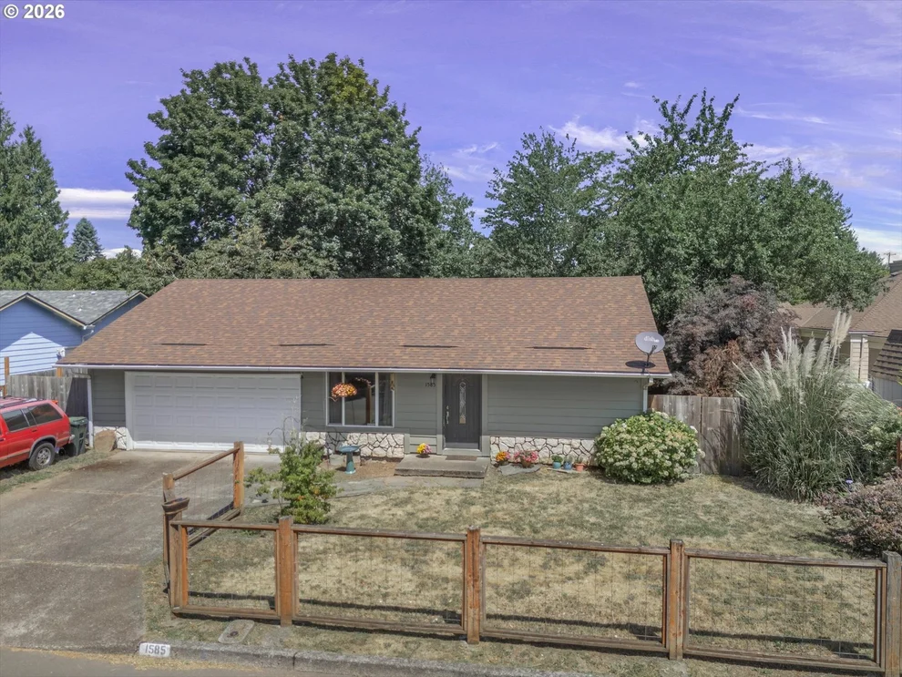 Unit for sale at 1585 NE 18TH ST, Gresham, OR 97030