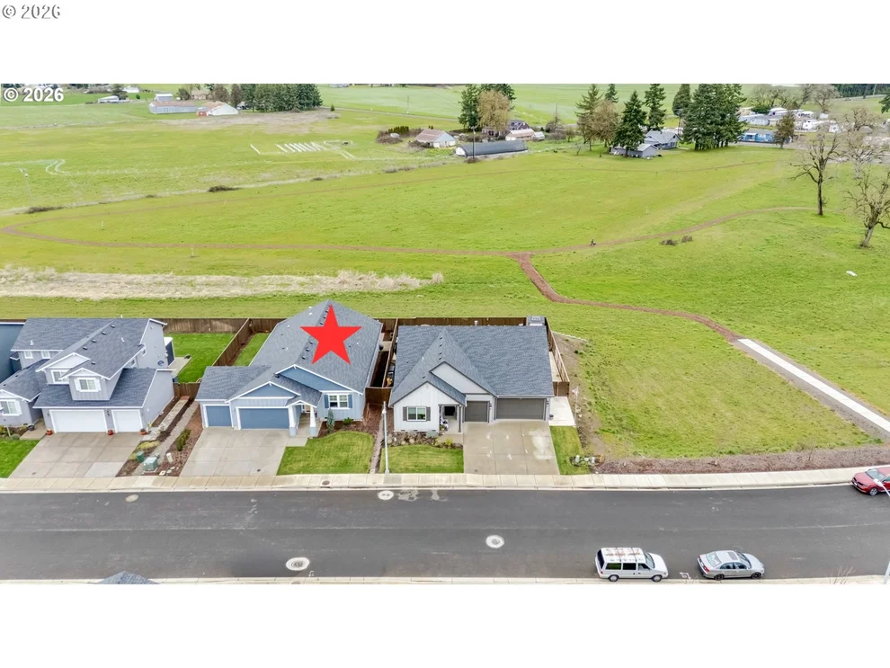 Unit for sale at 2432 W 15TH AVE, JunctionCity, OR 97448