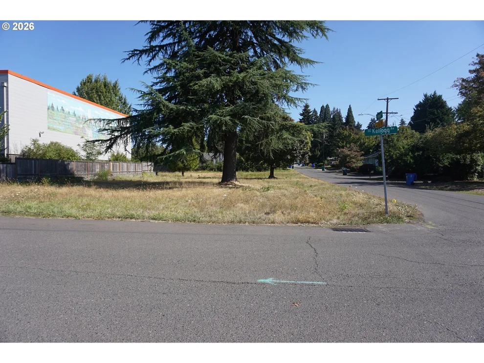 Unit for sale at 14824 SE KELLOGG AVE, Milwaukie, OR 97267