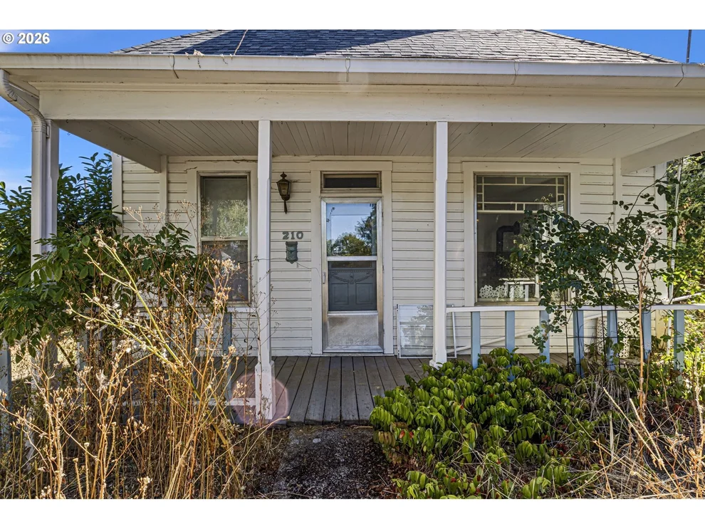 Unit for sale at 210 SE 4TH ST, Oakland, OR 97462