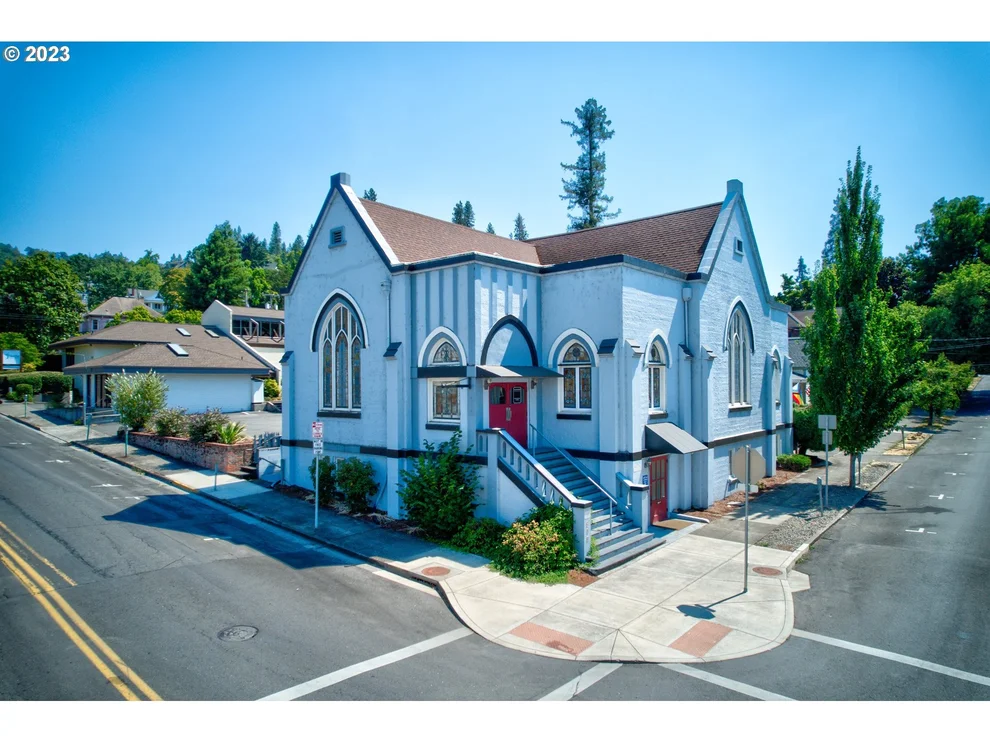 Unit for sale at 809 SE MAIN ST, Roseburg, OR 97470