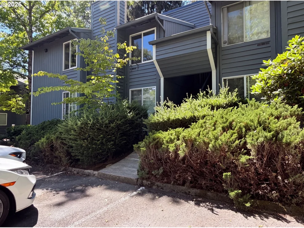 Unit for sale at 650 SW Meadow DR, Beaverton, OR 97006