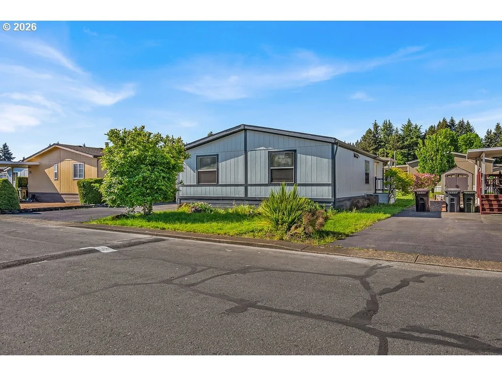 Unit for sale at 8261 SE IRIS ST, Milwaukie, OR 97267