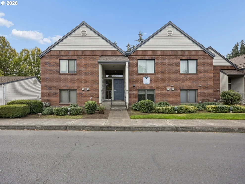 Unit for sale at 15055 NE SACRAMENTO ST, Portland, OR 97230