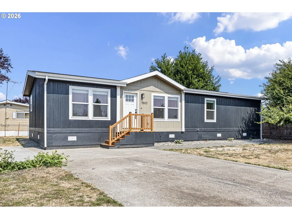 Unit for sale at 1527 NW 3RD ST, McMinnville, OR 97128