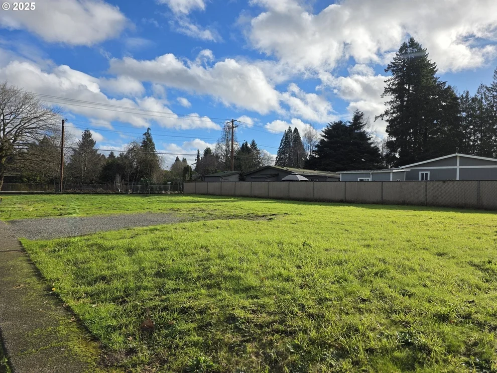 Unit for sale at 10515 SE LINWOOD AVE, Milwaukie, OR 97222