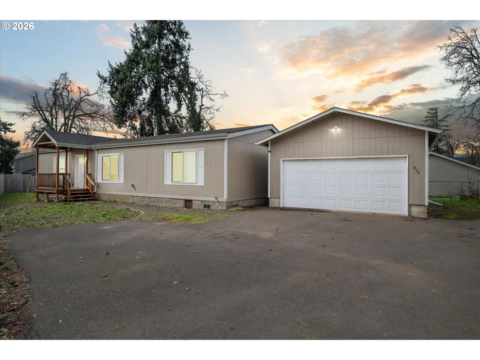 Unit for sale at 975 N 16TH ST, CottageGrove, OR 97424