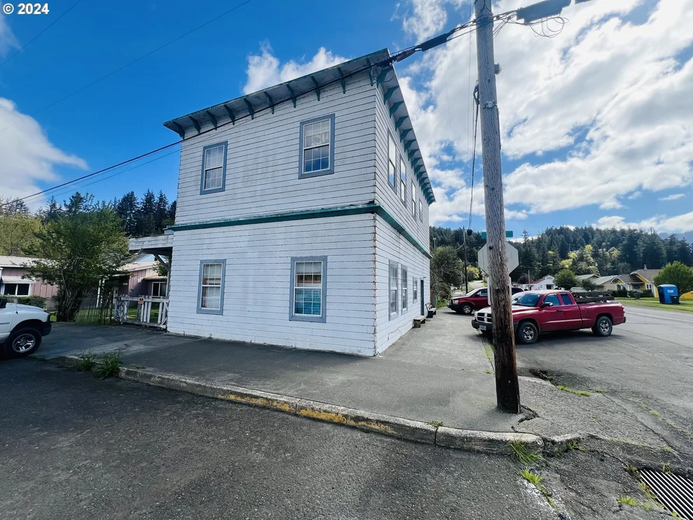 Unit for sale at 510 FIR ST, Powers, OR 97466
