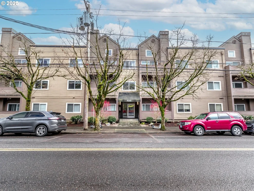 Unit for sale at 4320 S CORBETT AVE, Portland, OR 97239