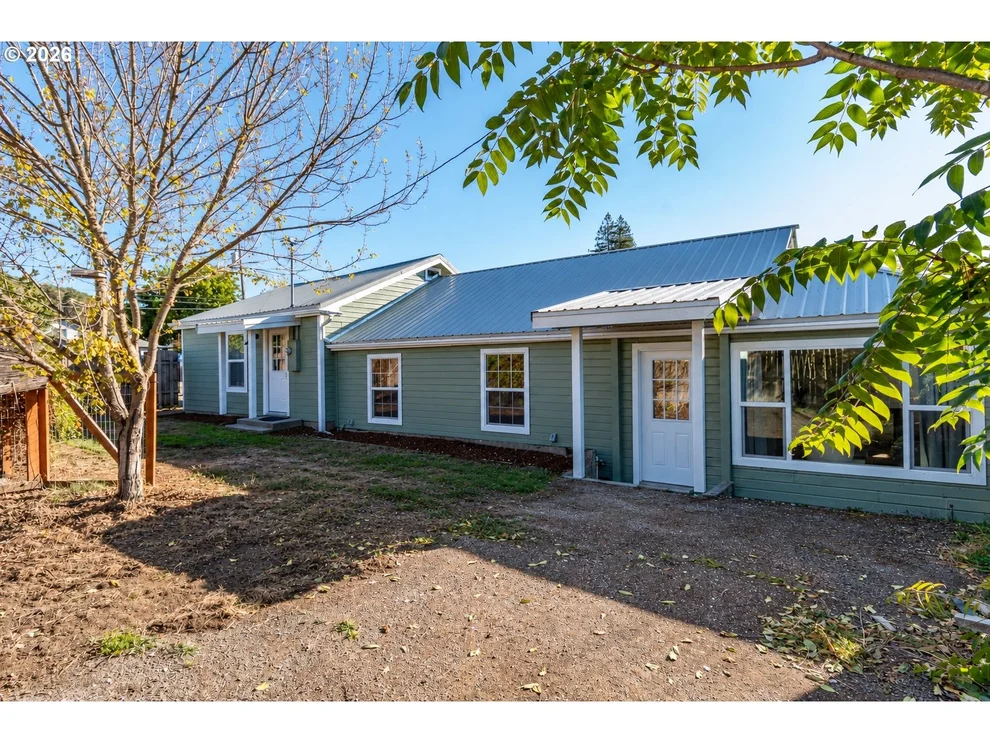 Unit for sale at 1618 SE COBB ST, Roseburg, OR 97470