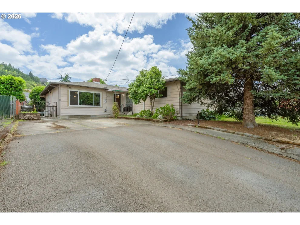 Unit for sale at 2843 W SANDERS AVE, Roseburg, OR 97471