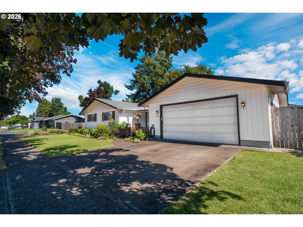 Unit for sale at 1421 Lawnridge AVE, Springfield, OR 97477
