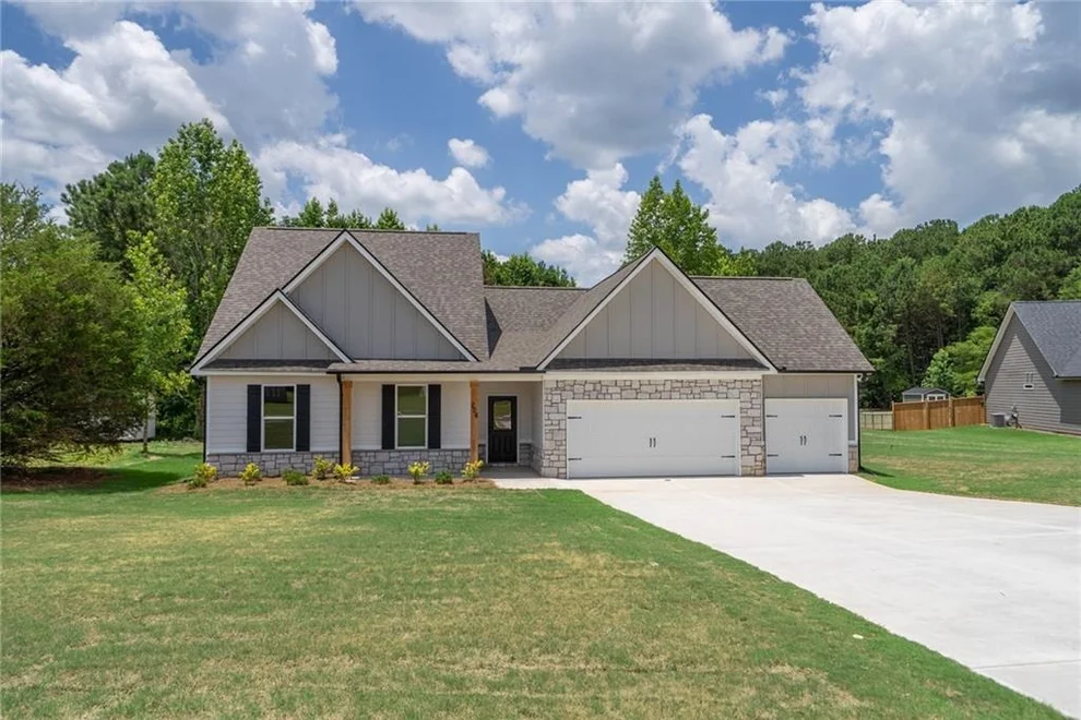 Unit for sale at 208 Squirrel Run, Good Hope, GA 30641