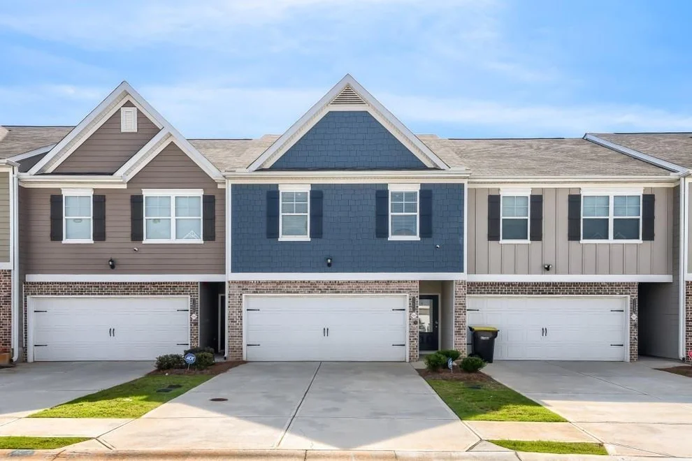 Unit for sale at 11694 Chatham Drive, Hampton, GA 30228