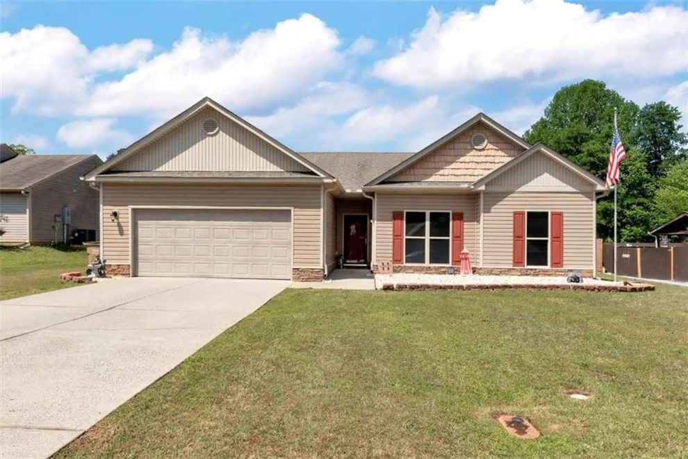 Unit for sale at 1424 Silvergate Way, Winder, GA 30680
