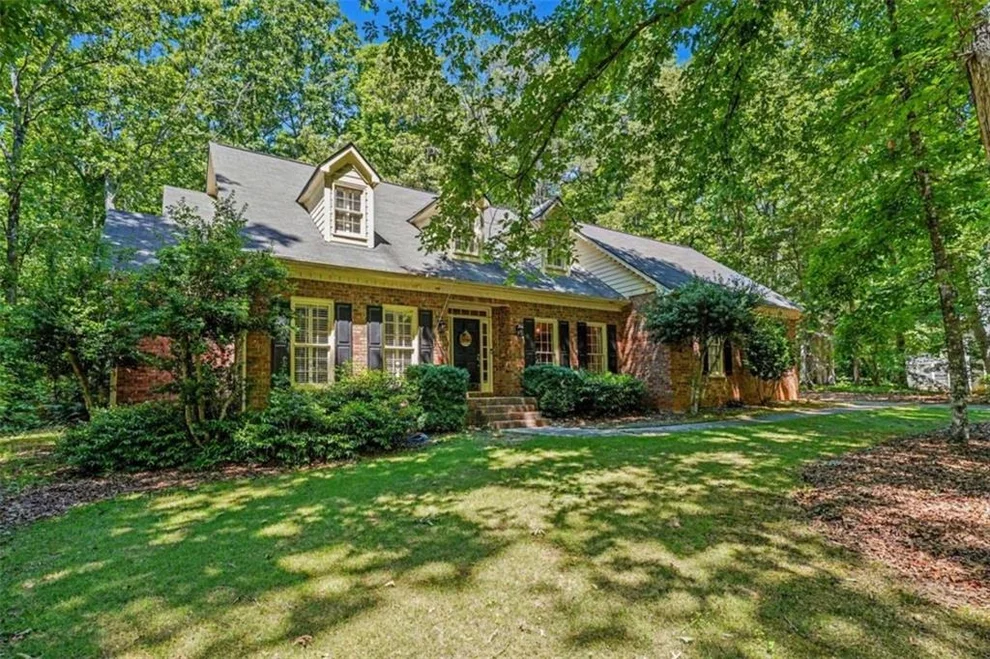 Unit for sale at 290 Brandon Mill Circle, Fayetteville, GA 30214