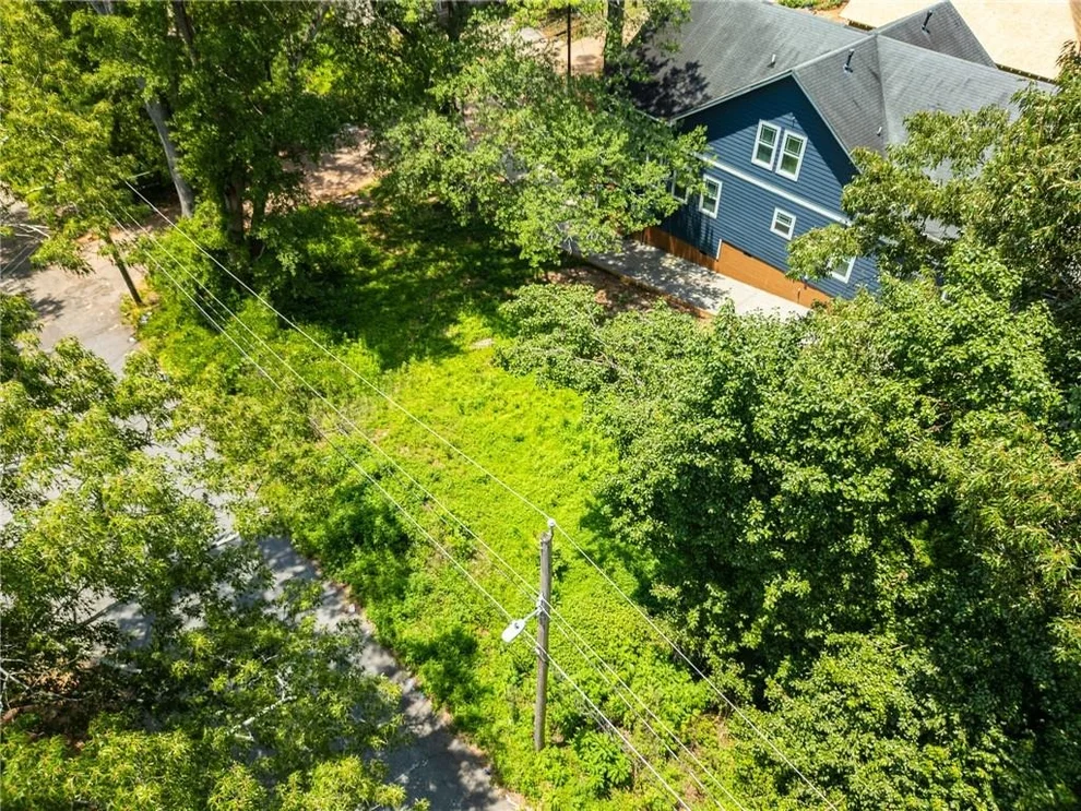 Unit for sale at 1981 Lois Place, Atlanta, GA 30318