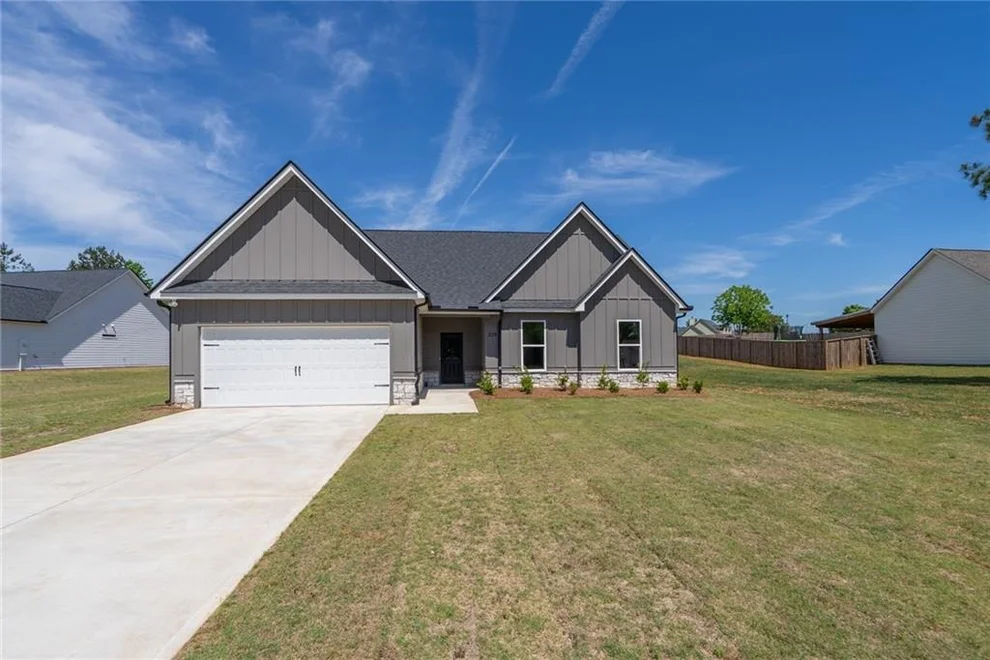 Unit for sale at 205 Squirrel Run, Good Hope, GA 30641