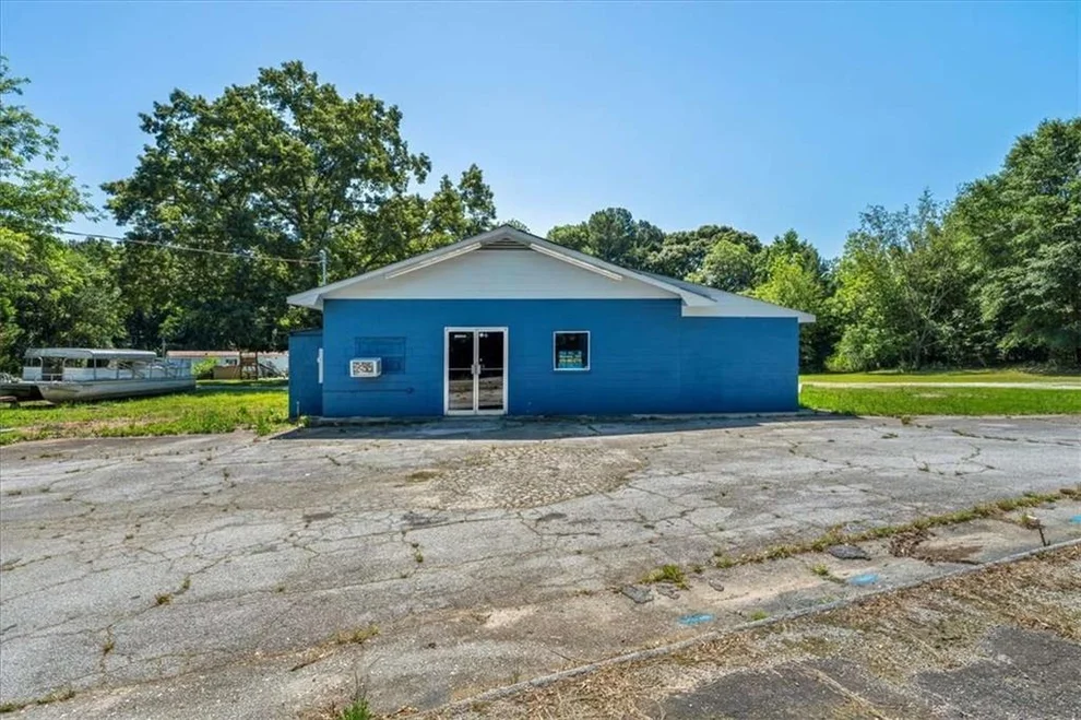 Unit for sale at 2480 Gumlog Road, Lavonia, GA 30553