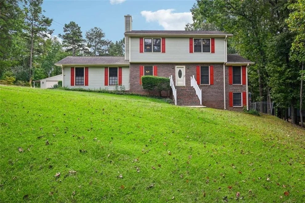 Unit for sale at 6092 Lakeshore Drive, Mableton, GA 30126