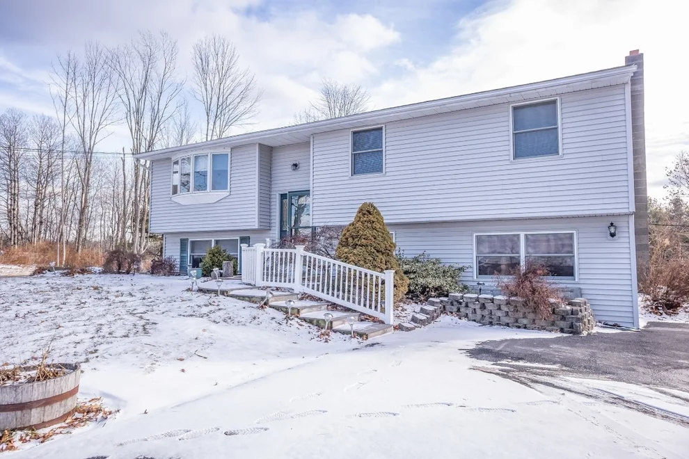 Unit for sale at 271 Treadwell Road, Binghamton, NY 13905