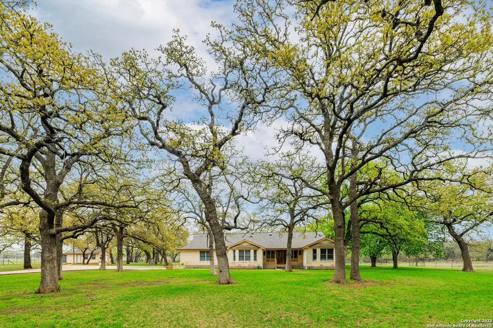 Unit for sale at 1416 Countryside Bend, Fredericksburg, TX 78624